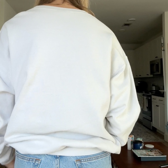 Gildan Heavy Blend Large University of Georgia Alpha Chi Omega White Sweatshirt - Picture 4 of 7